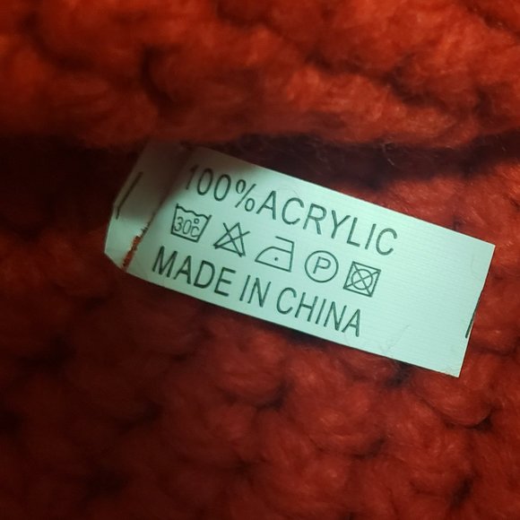 Red beanie hat - FREE with a purchase - Picture 2 of 2